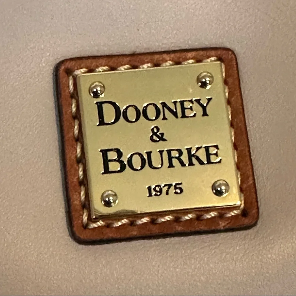 New! Dooney and Bourke Light Blush Pink Wexford Leather Rosie Crossbody Purse - Picture 6 of 16